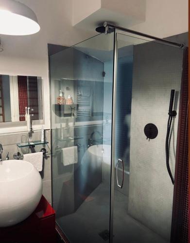 D.R.Rome Spanish Luxury Suites - Tap to explore photos