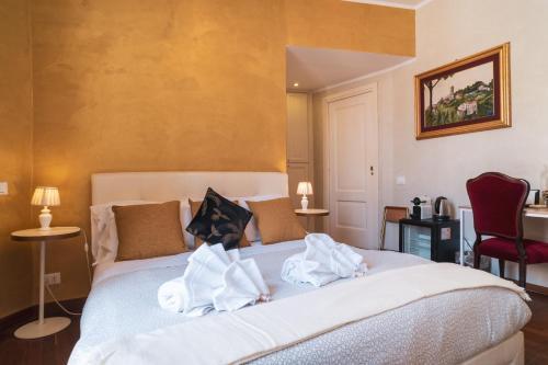 Golden Rooms Piazza di Spagna Room Type - Deluxe Double Room with Balcony Golden Rooms Piazza di Spagna Room Type - Deluxe Double Room with Balcony