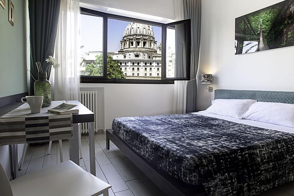 St Peter‘s View Room Type - Deluxe Double Room, City View
