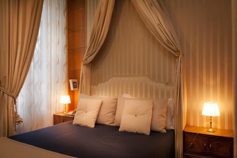 Prestigious Apartment Piazza Navona - Tap to explore photos