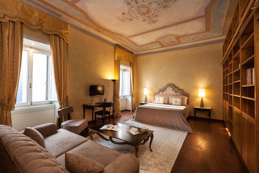 Prestigious Apartment Piazza Navona Room Type - Apartment, 3 Bedrooms Prestigious Apartment Piazza Navona Room Type - Apartment, 3 Bedrooms