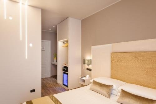 Etruska luxury Trastevere Guesthouse - Tap to explore photos