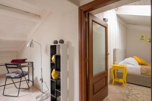 Mario's apartament in the Spanish Steps - Tap to explore photos