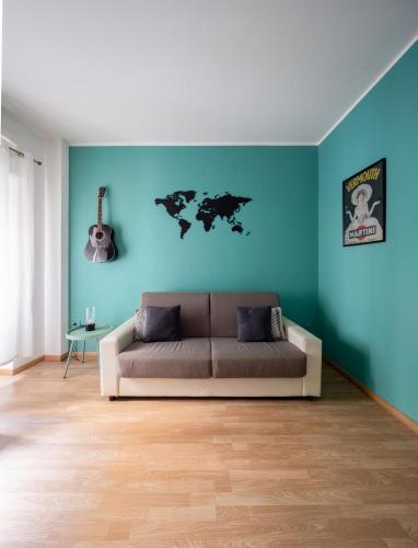 PennyLane Rome Apartment - Tap to explore photos