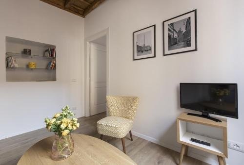 Cozy apartment in via degli Spagnoli - FromHometoRome - Tap to explore photos
