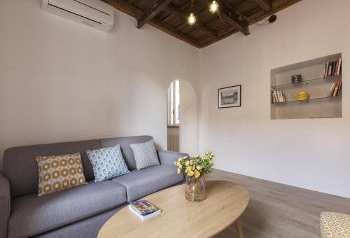 Cozy apartment in via degli Spagnoli - FromHometoRome - Tap to explore photos