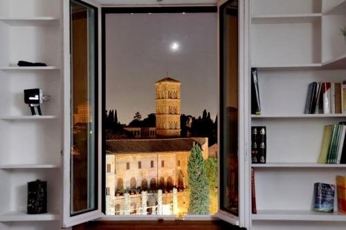 Fori Imperiali Apartment - Tap to explore photos