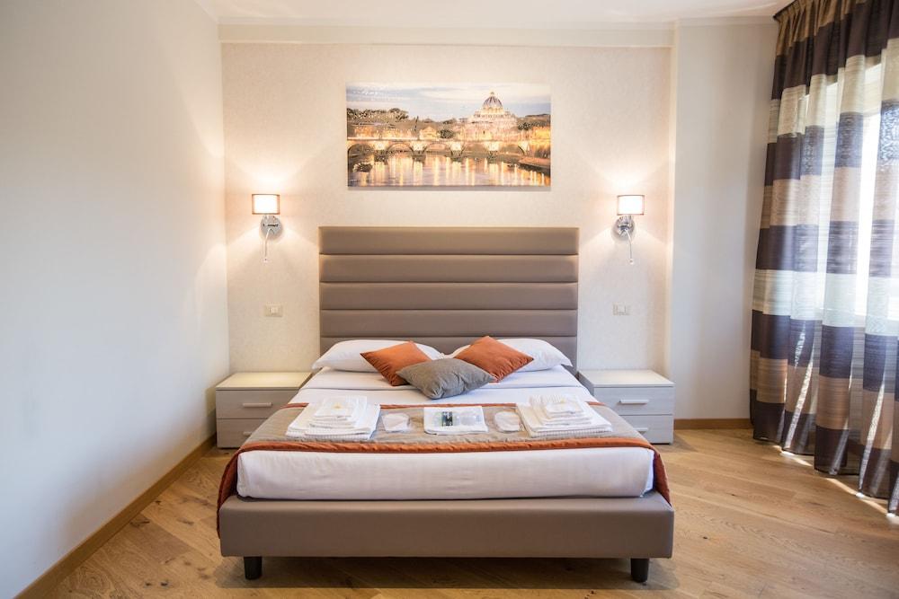 Vatican City Relais Room Type - Quadruple Room, Balcony Vatican City Relais Room Type - Quadruple Room, Balcony