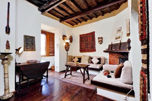 Vicolo del Cinque Penthouse | Romeloft - Tap to explore photos