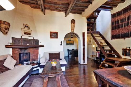 Vicolo del Cinque Penthouse | Romeloft - Tap to explore photos