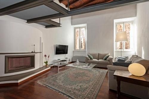 Antique-Modern Flat by Navona Square - Tap to explore photos