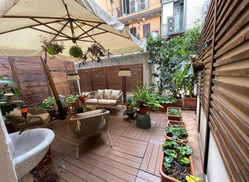 Town House Spagna- luxury Rooms with Jacuzzi Bath - Tap to explore photos