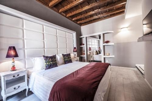 Town House Spagna- luxury Rooms with Jacuzzi Bath