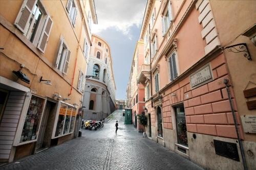 Trevi Fountain 2BR Apartment