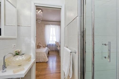 Luxury Rome Guest House Room Type - Deluxe Double Room