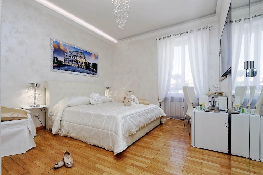 Luxury Rome Guest House Room Type - Deluxe Room