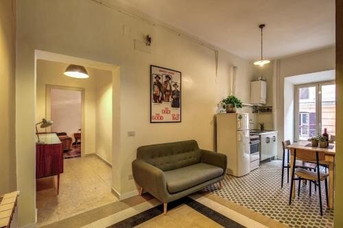 Trastevere San Cosimato vintage - Tap to explore photos