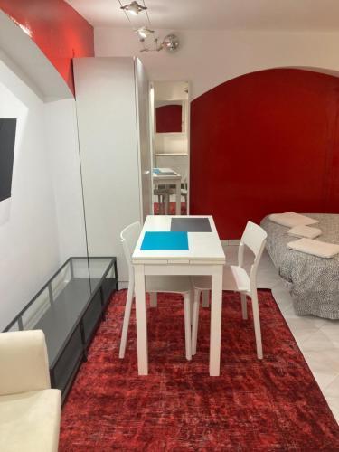 Urbana Colosseo Boutique Apartment - Tap to explore photos