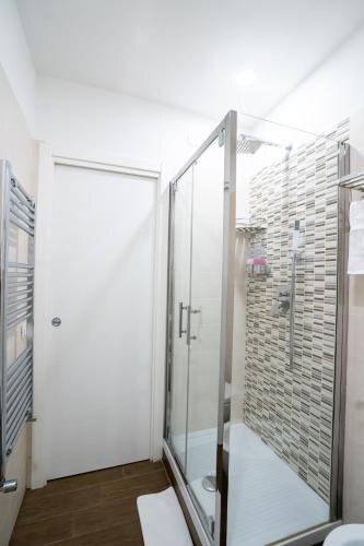 Archi di Roma Guest House - Tap to explore photos