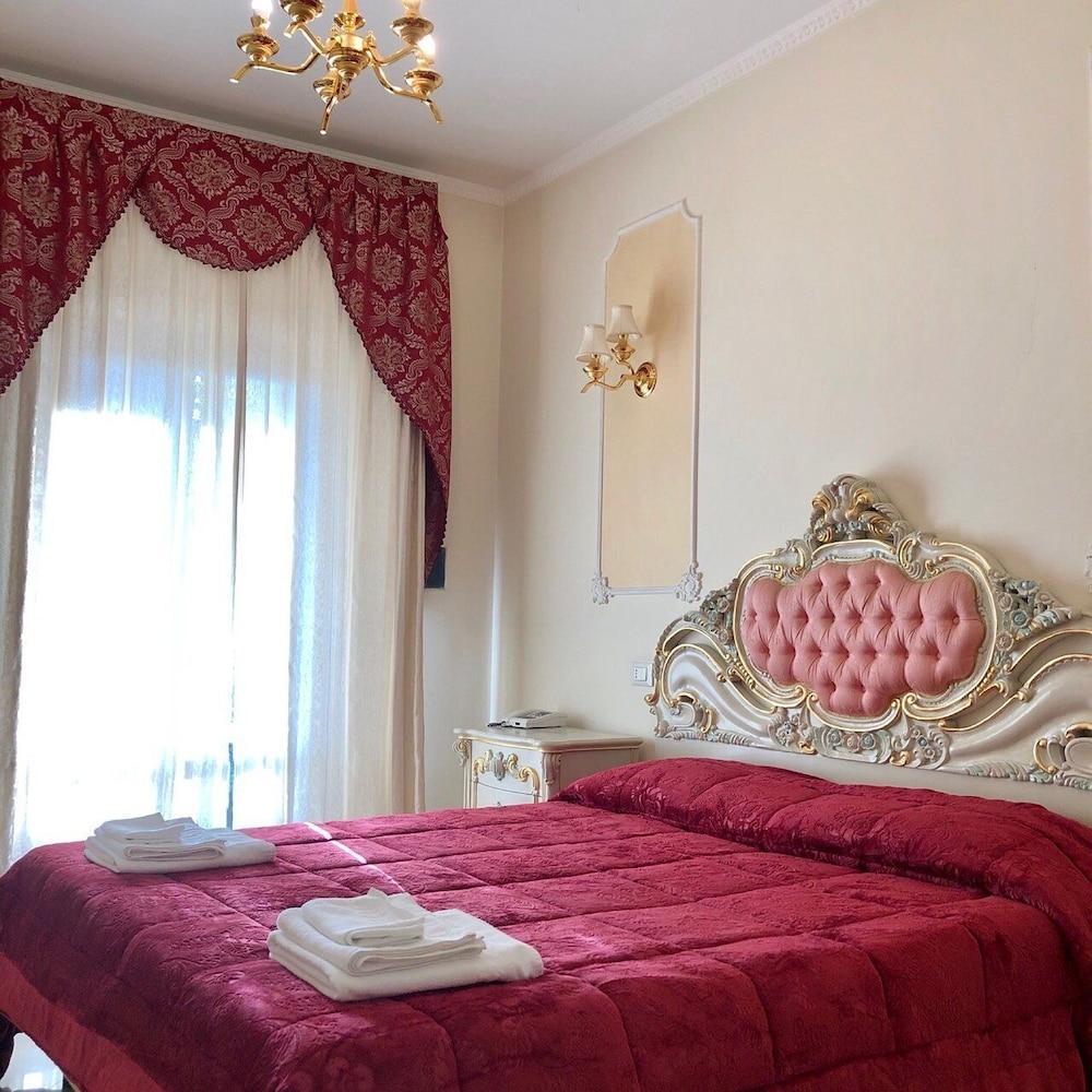 Colosseo Rooms Imperial Rome Room Type - Double or Twin Room