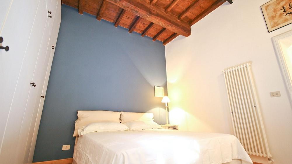 Rental in Rome Laura - Tap to explore photos