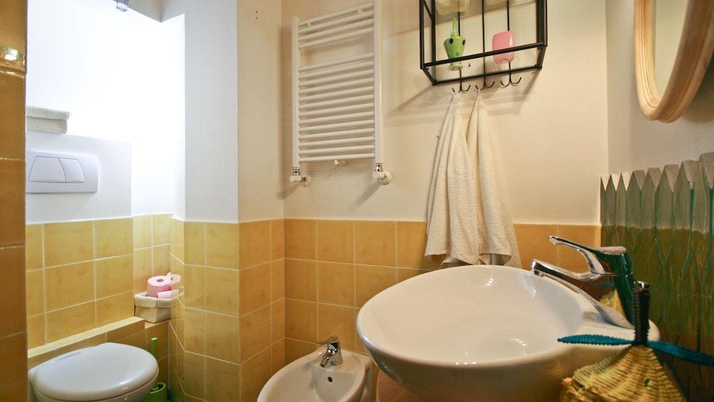 Rental in Rome Laura - Tap to explore photos