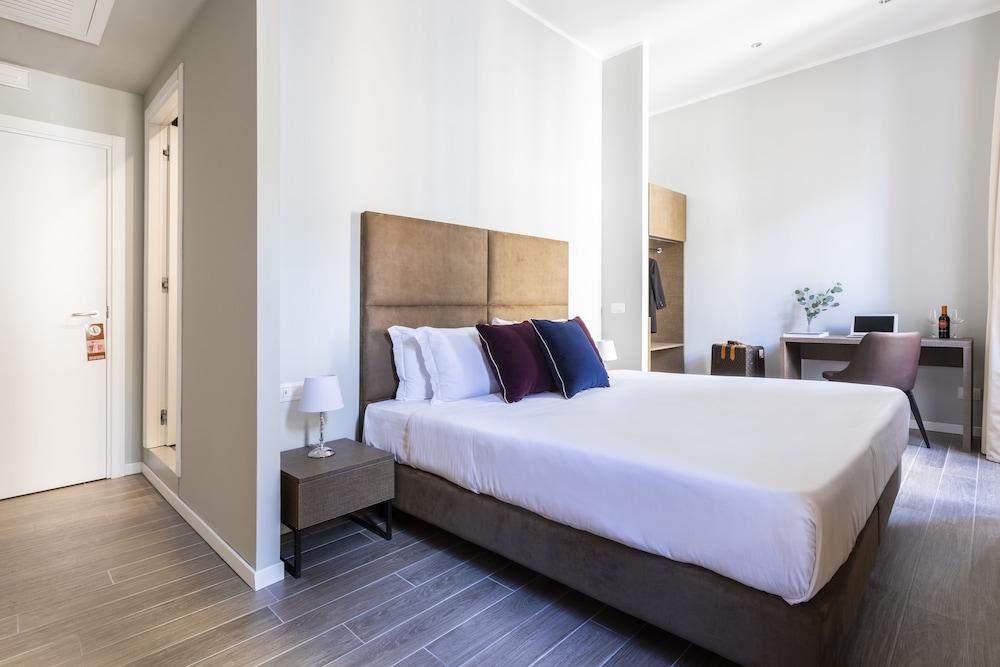 Giubbonari Suites Room Type - Classic Double Room