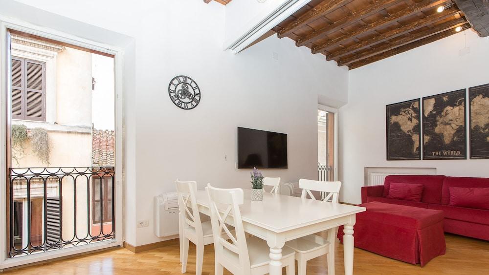 Rental in Rome Trastevere Atmosphere - Tap to explore photos