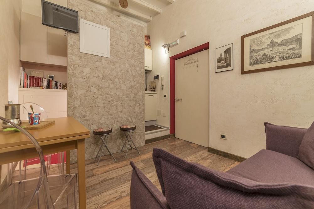 Lovely Nest in Trastevere - Tap to explore photos