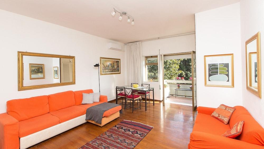 Rental in Rome Aurelia Antica - Tap to explore photos