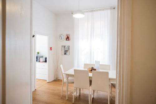 Apartment by the Colosseum - White Chic Flats Room Type - One-Bedroom Apartment