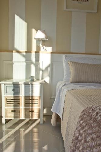 Glamroom Vatican Apartment - Tap to explore photos