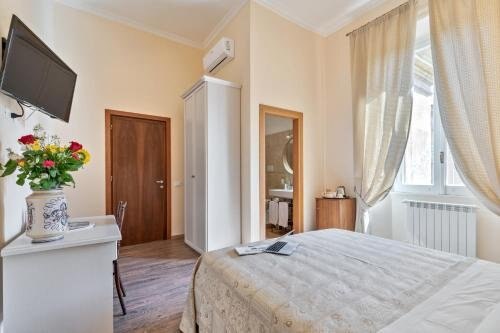 Vatican Domus Luxury Rooms - Tap to explore photos