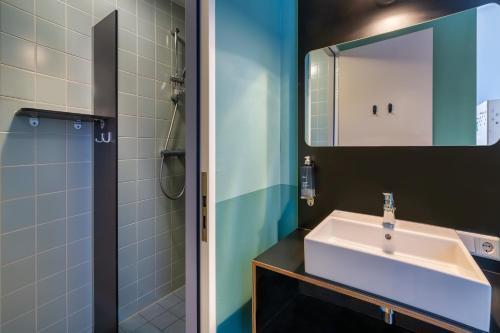 Stayokay Amsterdam Oost - Hostel Room Type - Bed in 8-Bed Mixed Room