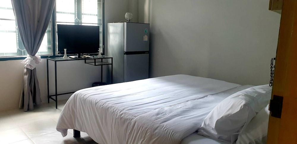 Asoke Montri Hostel Room Type - Double bed private Ensuite