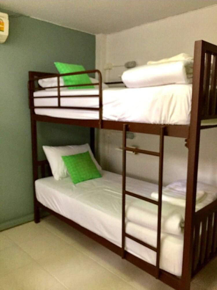 Asoke Montri Hostel Room Type - 6-bed male dormitory