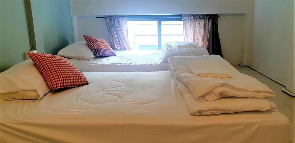 Asoke Montri Hostel Room Type - Private Twin Bedroom (Shared bathroom)