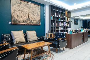 Asoke Montri Hostel - Tap to explore photos