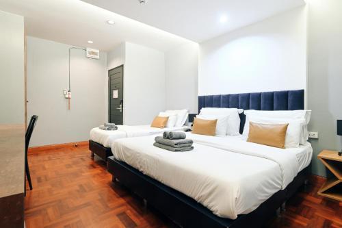 Castle Black Bangkok - Hostel Room Type - Luxury Triple Room Castle Black Bangkok - Hostel Room Type - Luxury Triple Room