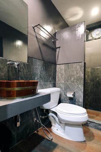 Castle Black Bangkok - Hostel Room Type - Family Double Room