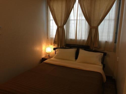 Lamphuhouse Bangkok Room Type - A/C Standard Double Room