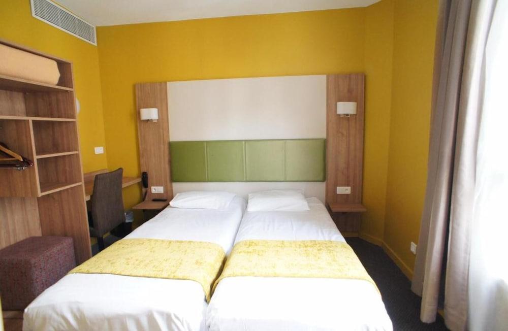 Hôtel de France Room Type - Classic Room (With Twin Beds)