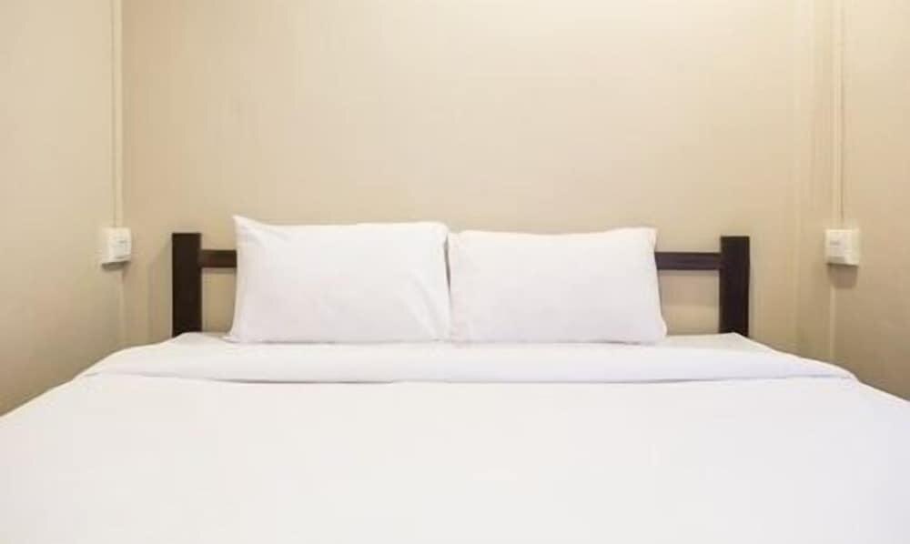 Pak-Up Hostel Krabi Room Type - Basic Double Room, 1 King Bed