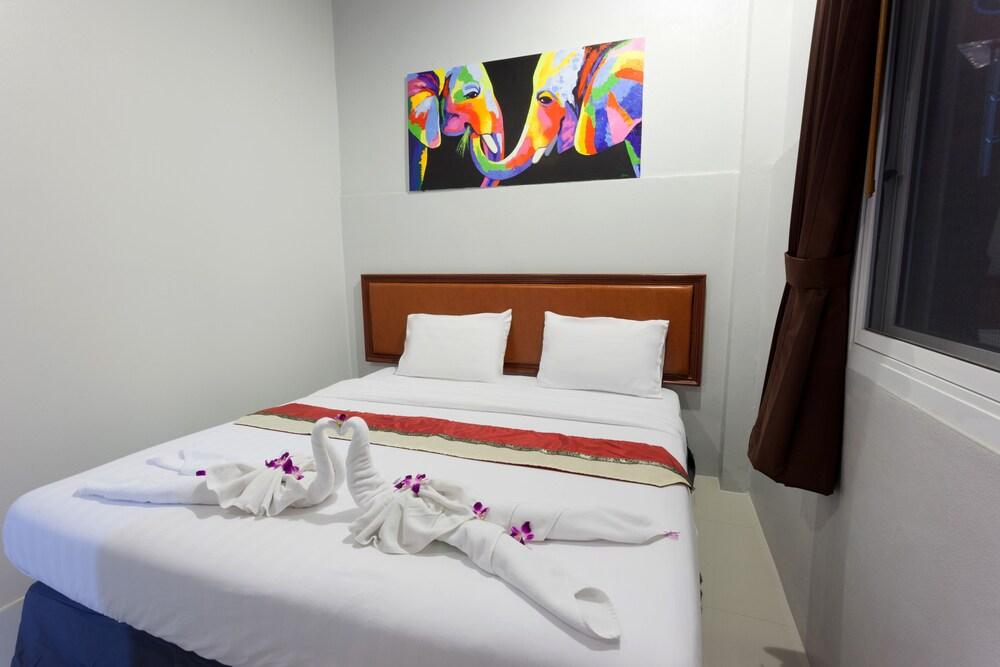 Freedom Room Type - Deluxe Room, 1 King Bed, Non Smoking, City View