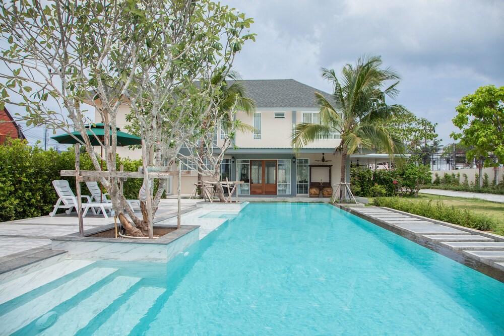 Fisherman Way Beach Villa Room Type - 10-Bedroom Pool Villa in the Garden
