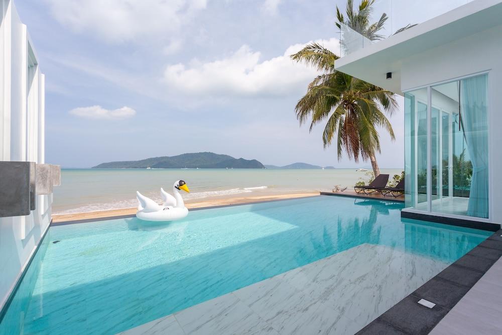 Fisherman Way Beach Villa Room Type - 3-Bedroom Beachfront Infinity Pool Villa