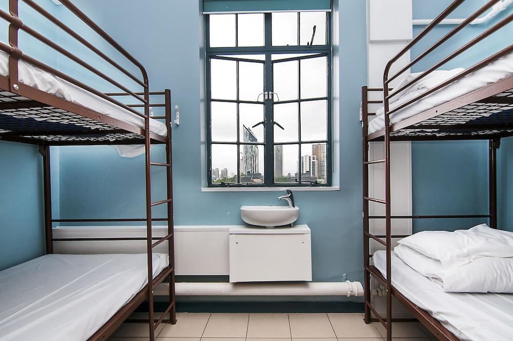 Rest Up London - Hostel Room Type - 1 bed in shared, mixed room of 4 - shared bathroom