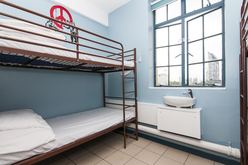 Rest Up London - Hostel Room Type - 1 bed in shared, mixed room of 6 - shared bathroom Rest Up London - Hostel Room Type - 1 bed in shared, mixed room of 6 - shared bathroom