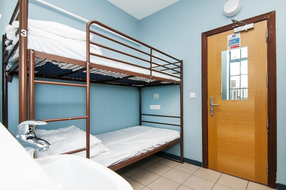 Rest Up London - Hostel Room Type - Twin Room, Shared Bathroom