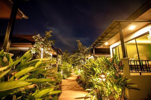 Himaphan Boutique Resort - Tap to explore photos